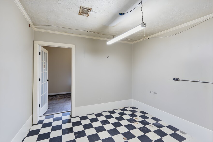 More Photos Of 3365 Thompson Bridge Rd, Gainesville Freestanding For Sale