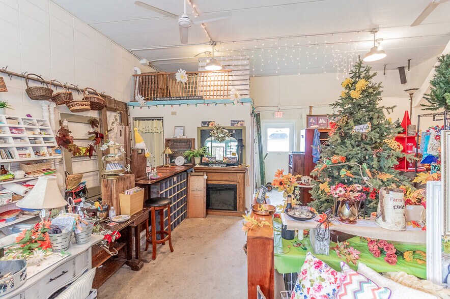 More Photos Of 185 E State St, Iola Storefront For Sale