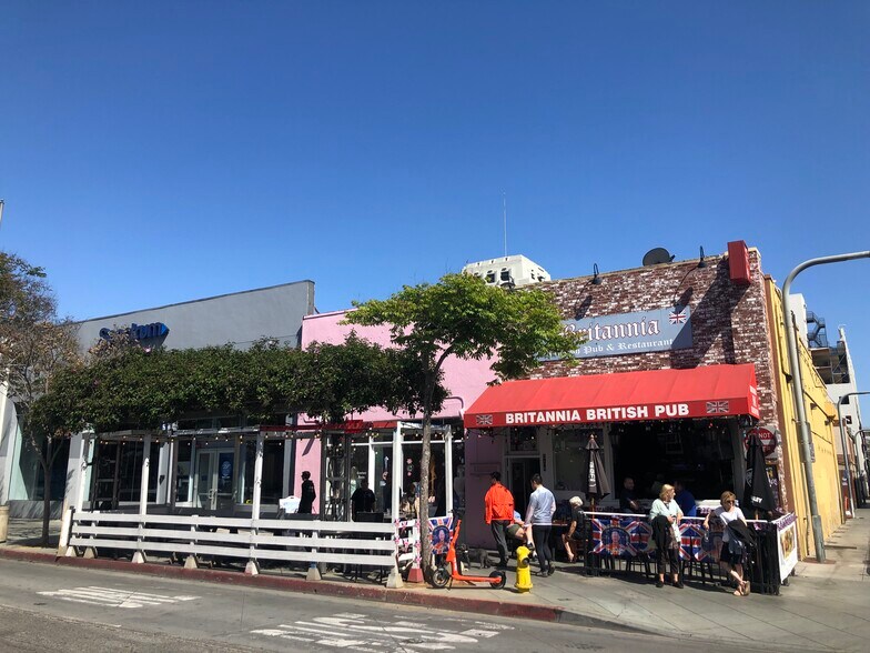 More Photos Of 318-320 Santa Monica Blvd, Santa Monica Restaurant For Lease