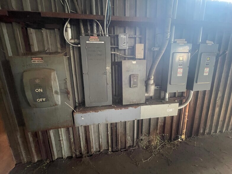 More Photos Of 9129 Euclid Ave, Manassas Warehouse For Lease