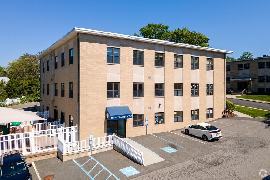 More Photos Of 120 Charlotte Pl, Englewood Cliffs Medical For Lease