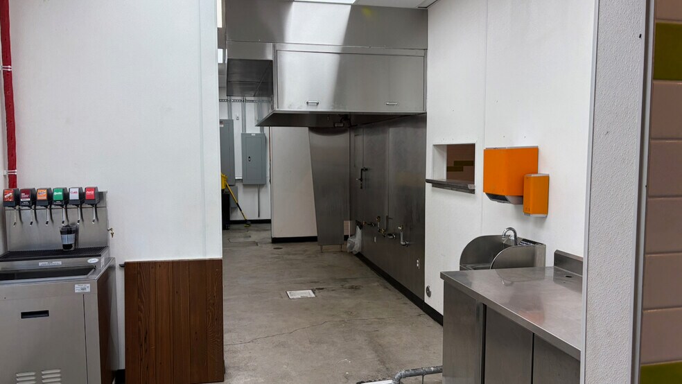 More Photos Of 8460 W Sunset Rd, Las Vegas Unknown For Lease