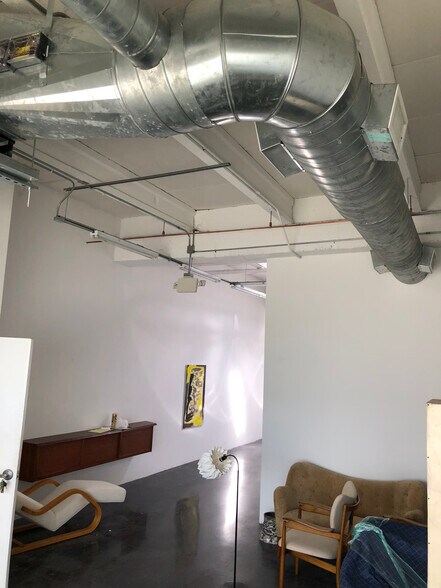 More Photos Of 255 Ne 69th St, Miami Warehouse For Lease