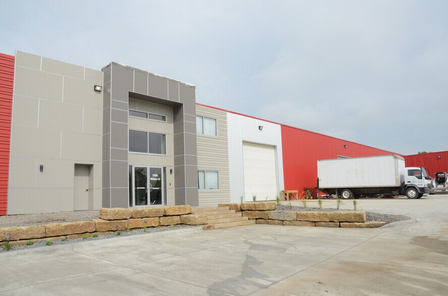 More Photos Of 21866 Williams Cir, Gretna Warehouse For Lease