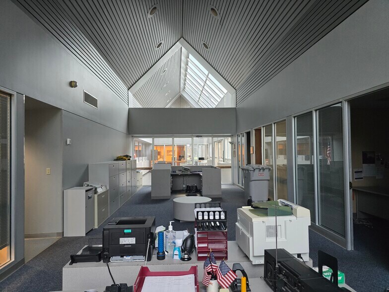 More Photos Of 3920 Whitebrook Dr, Memphis Bank For Sale