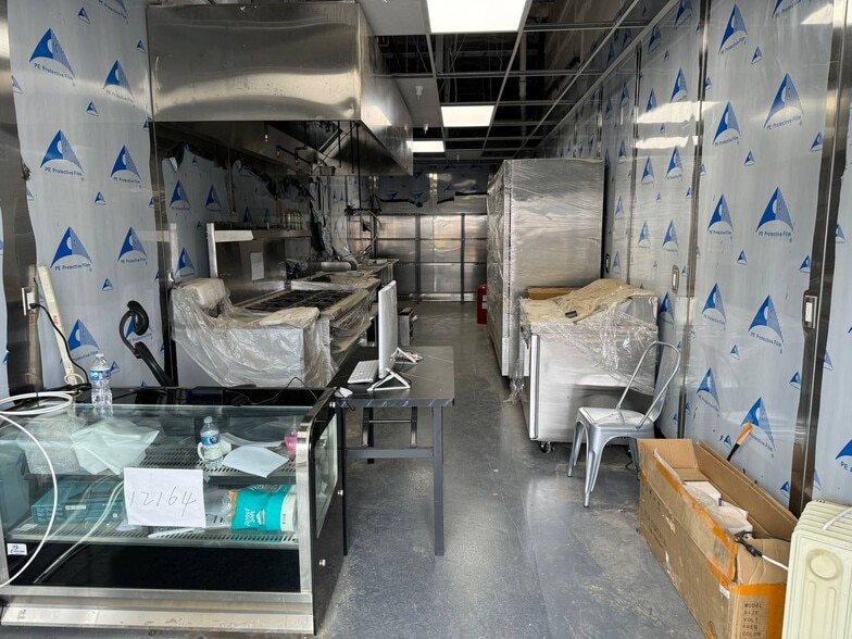 More Photos Of 222 E 10th St, Long Beach Restaurant For Lease