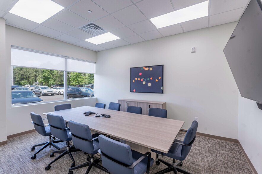 More Photos Of 2013 Cedarbridge Ave, Lakewood Office For Lease