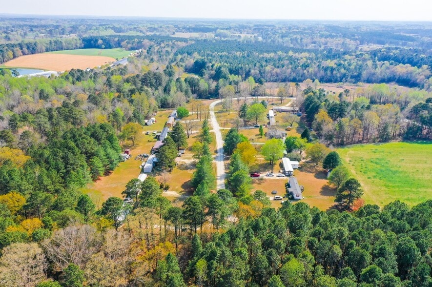 More Photos Of 370 Star Ln, Sanford Multifamily For Sale