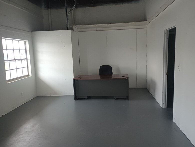 More Photos Of 5140-5212 NE 12th Ave, Oakland Park Warehouse For Lease