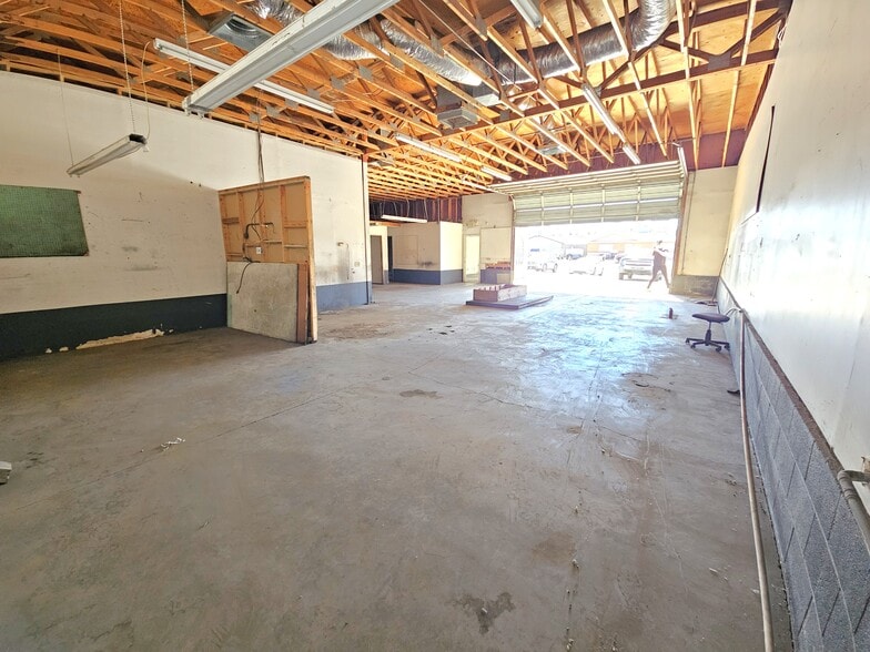 More Photos Of 1591 Ramar Rd, Bullhead City Flex For Lease