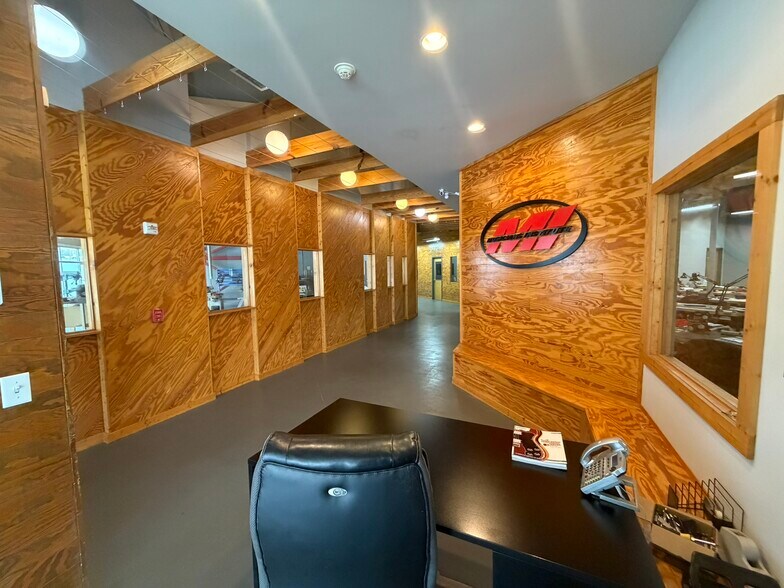 More Photos Of 5000 Harding Pl, Nashville Showroom For Lease