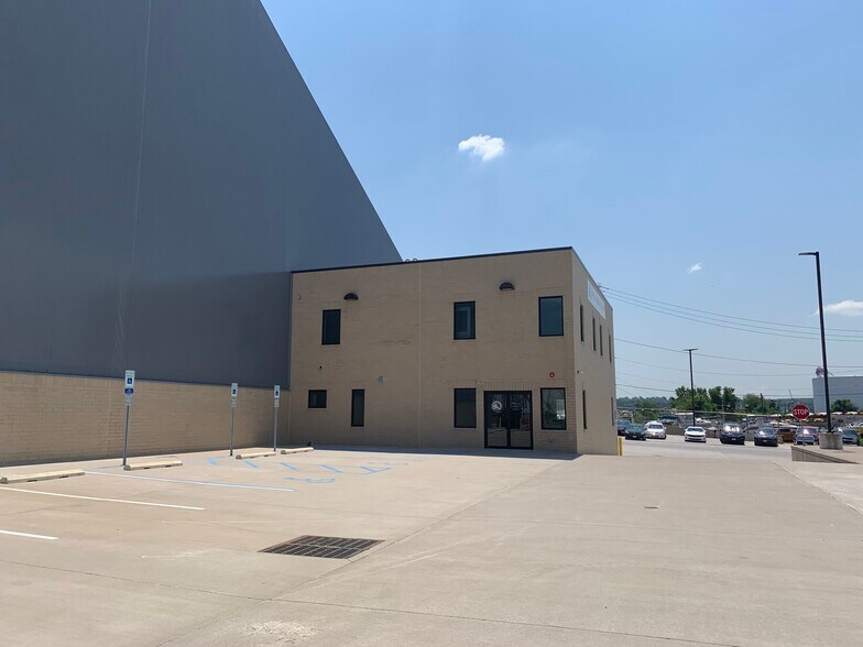 More Photos Of 240 E 5th St, Bayonne Warehouse For Lease