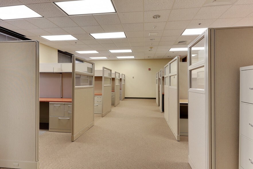 More Photos Of 8555 United Plaza Blvd, Baton Rouge Office For Lease