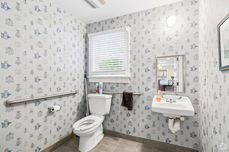 More Photos Of 704 Howe St, Point Pleasant Office For Sale
