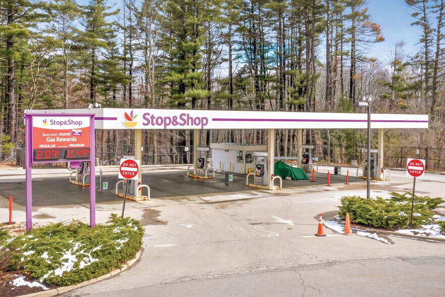 Primary Photo Of 701 Farmington Ave, Bristol Service Station For Sale