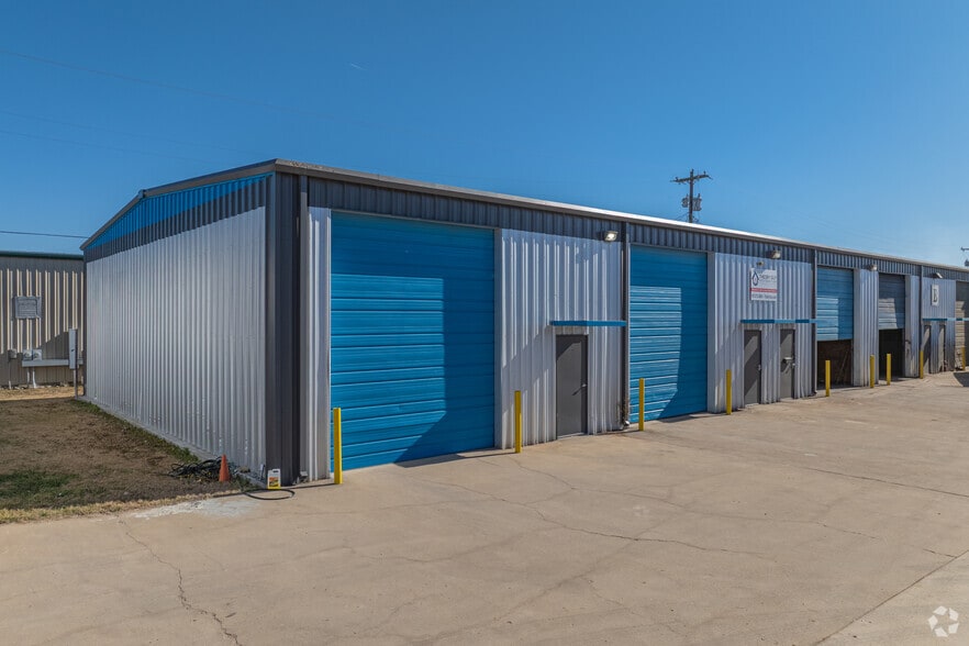 More Photos Of 2653 Blue Mound Rd W, Haslet Warehouse For Lease