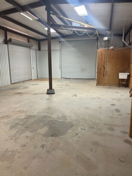 More Photos Of 4231 County Road 230, Snyder Warehouse For Lease