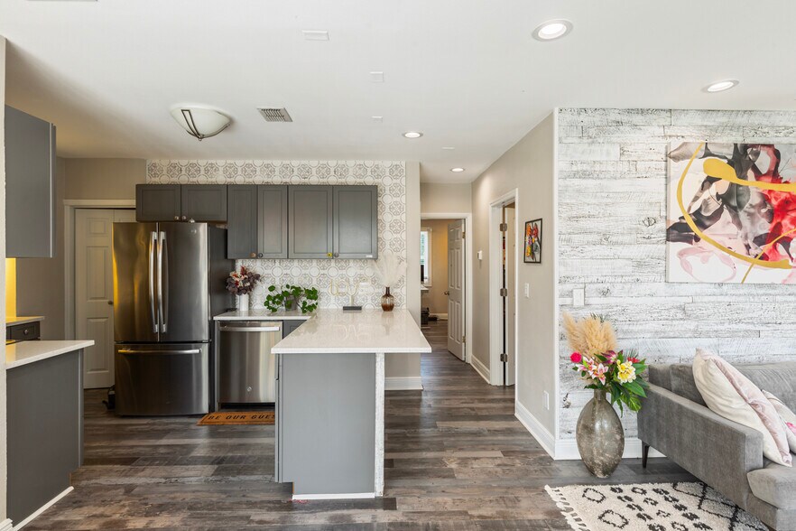 More Photos Of 2229-2233 Nursery Rd, Clearwater Loft Creative Space For Sale