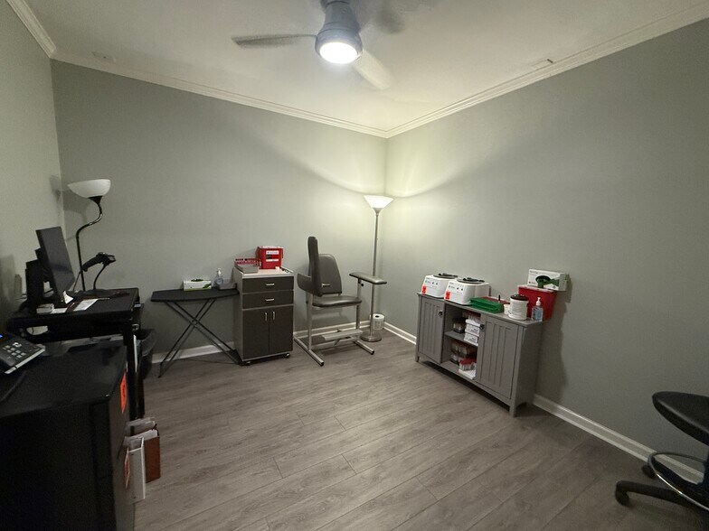 More Photos Of 4595 Towne Lake Pky, Woodstock Medical For Lease