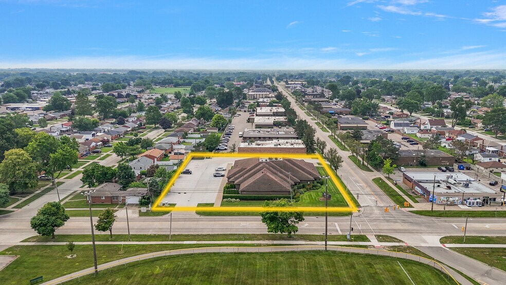 More Photos Of 25990 Kelly Rd, Roseville Medical For Lease