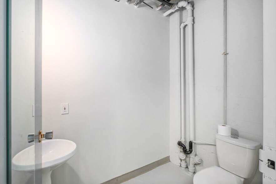 More Photos Of 2225 15th St SE, Calgary Warehouse For Sale