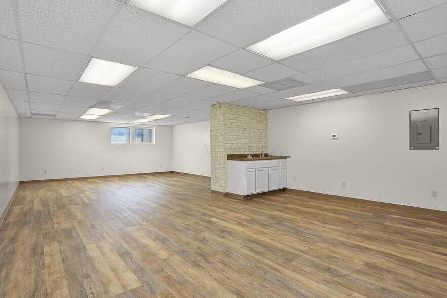 More Photos Of 10000 Watson Rd, Crestwood Medical For Lease