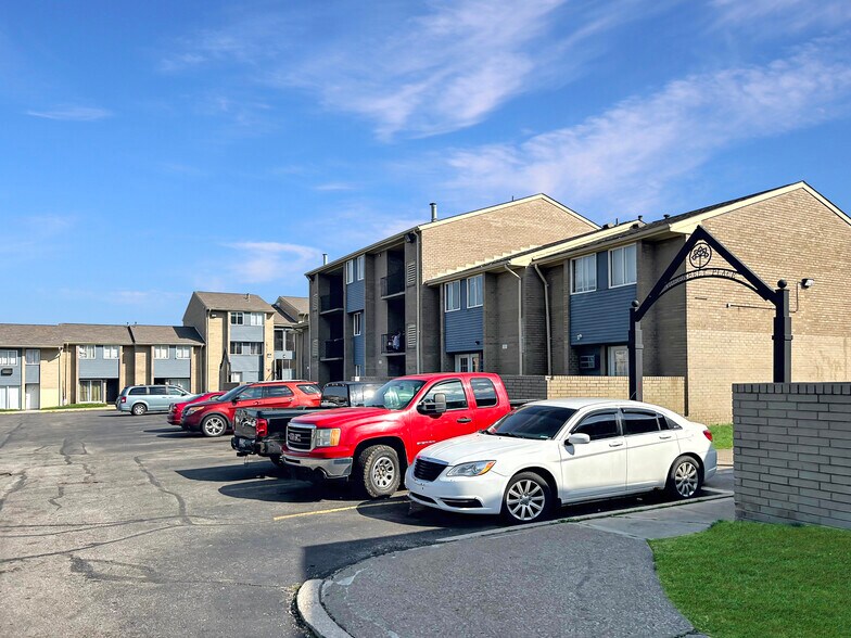More Photos Of 806 Cherry St, Toledo Apartments For Sale