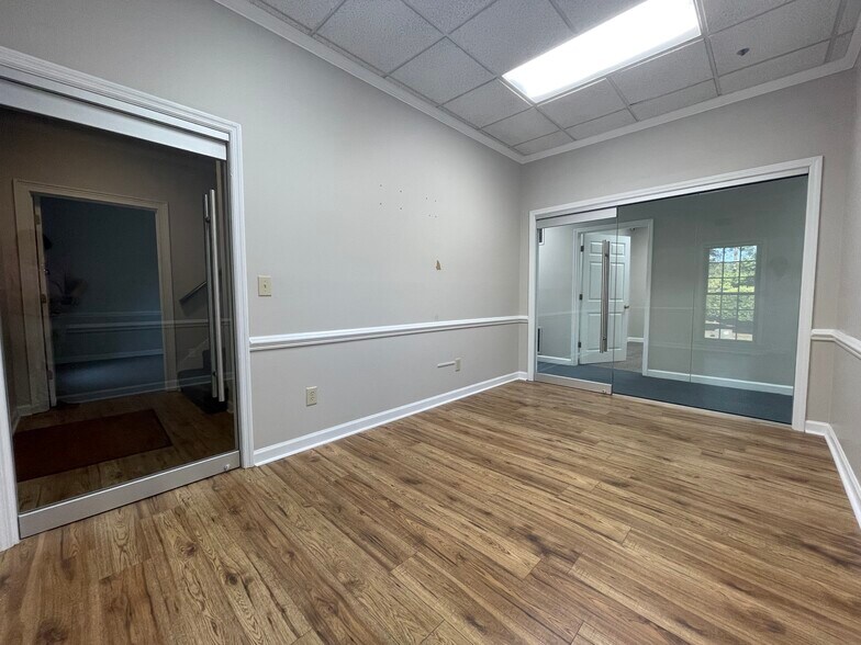 More Photos Of 1111 Cambridge Sq, Alpharetta Office Residential For Sale