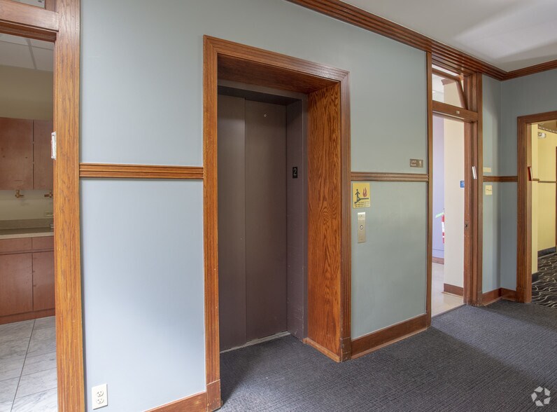 More Photos Of 8100-8180 N McCormick Blvd, Skokie Office For Lease