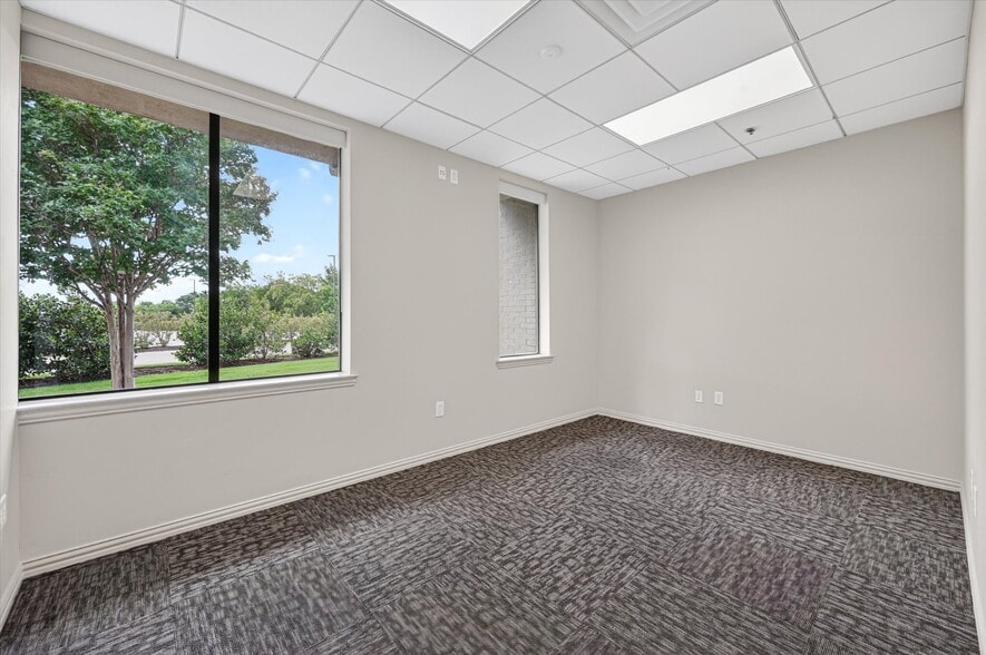 More Photos Of 6200 Stone Hill Farms Pky, Flower Mound Loft Creative Space For Lease