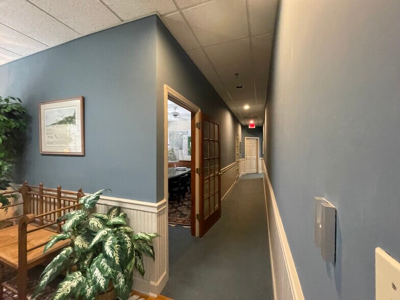 More Photos Of 52 New Orleans Rd, Hilton Head Island Office For Sale