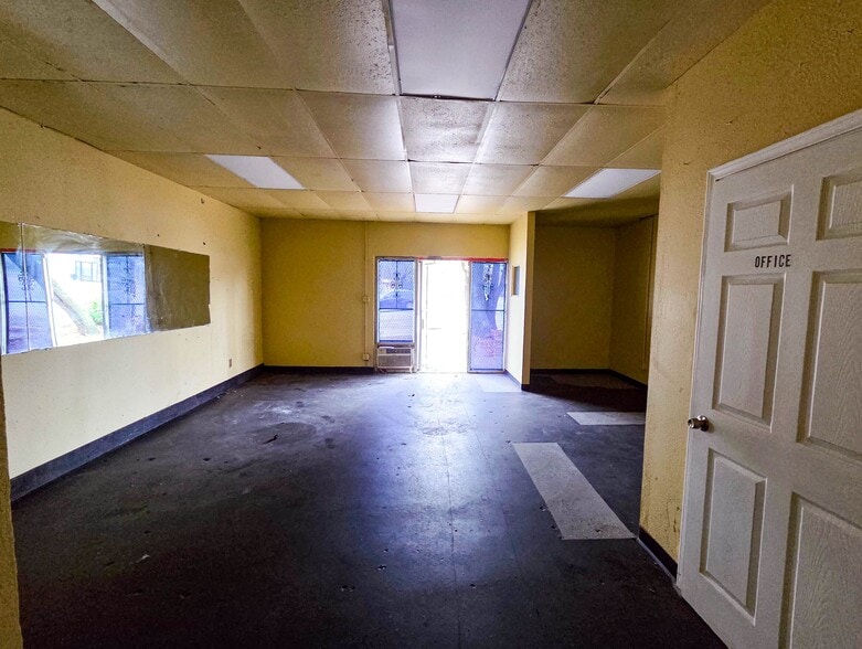 More Photos Of 191 S Corinth Street Rd, Dallas General Retail For Lease