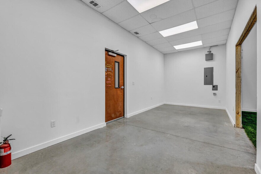 More Photos Of 2000 Windy Ter, Cedar Park Warehouse For Sale