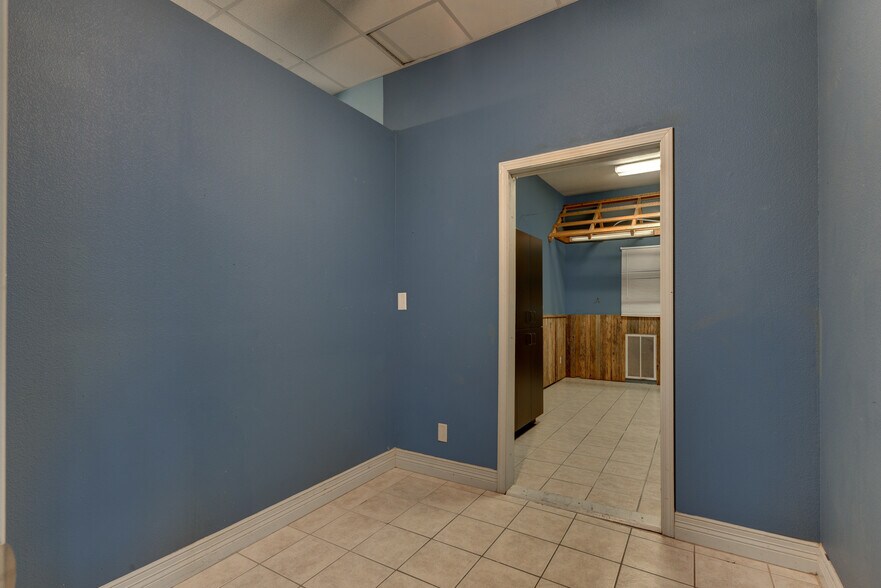 More Photos Of 5107 Monaco Cir, San Antonio Office For Sale