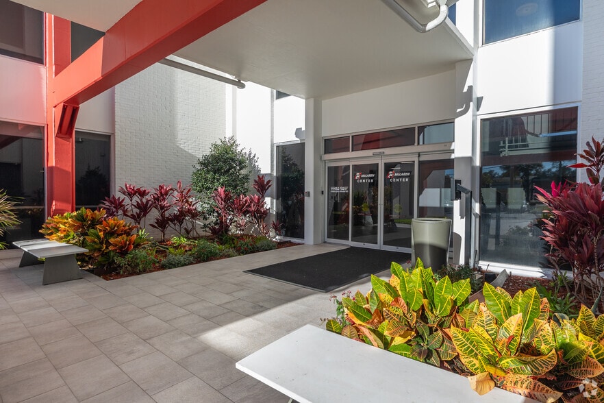 More Photos Of 3733 University Blvd W, Jacksonville Office For Lease