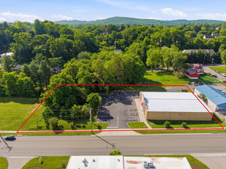 More Photos Of 800 W Main St, Radford Freestanding For Sale