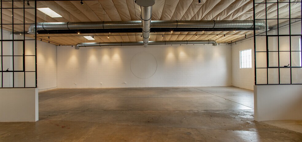 More Photos Of 3641-3645 10th Ave, Los Angeles Showroom For Lease