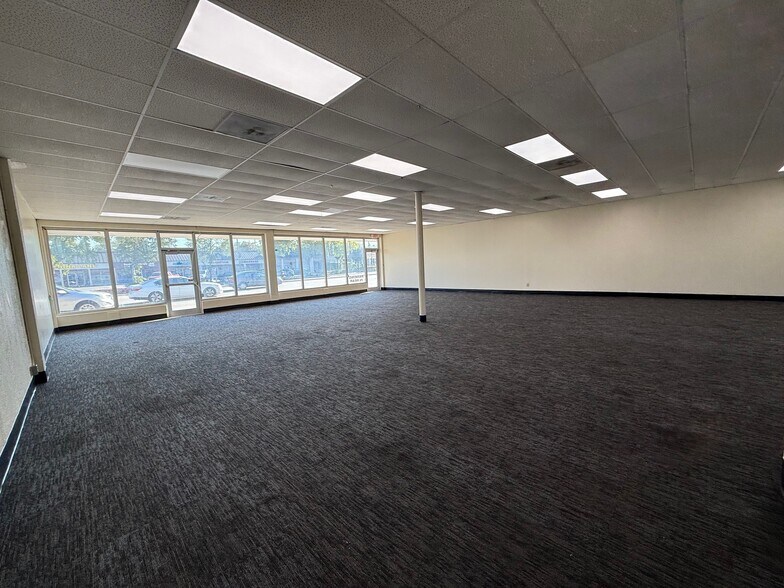 More Photos Of 4517-4525 Hollywood Blvd, Hollywood Storefront Retail Office For Lease