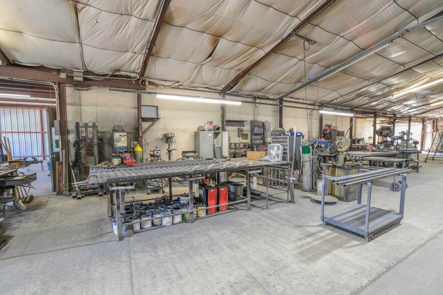 More Photos Of 1117 N Avenue T, Lubbock Warehouse For Sale