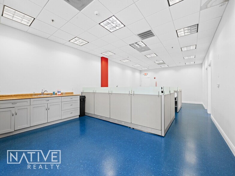 More Photos Of 701 SE 32nd Ct, Fort Lauderdale Flex For Lease