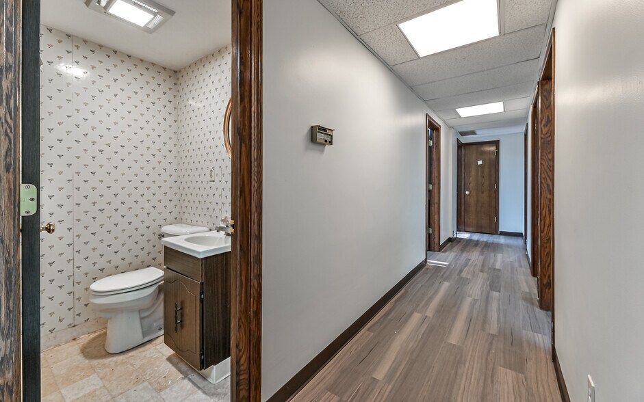More Photos Of 508-512 N Jefferson st, New Castle Medical For Sale