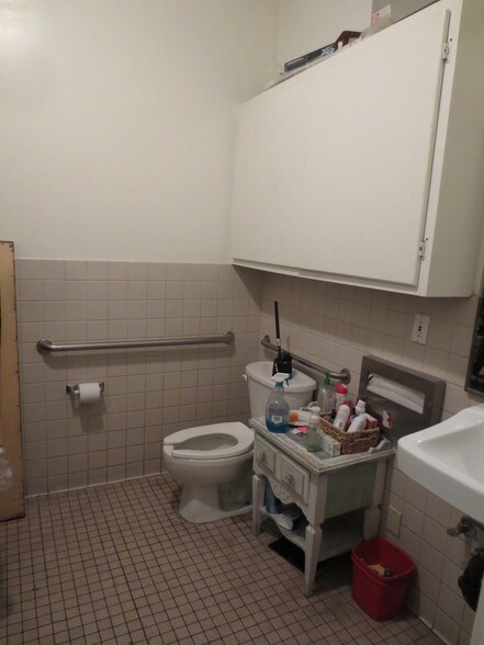 More Photos Of 818 N Pacific Ave, Glendale General Retail For Lease