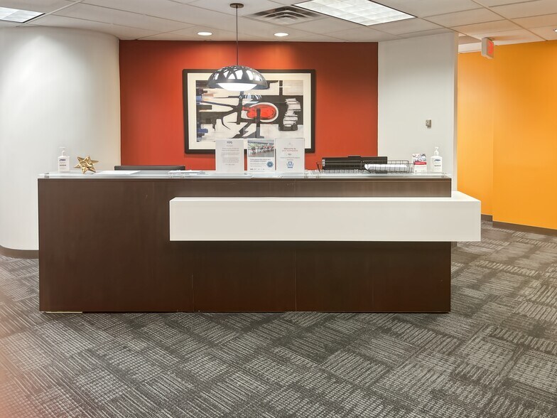 More Photos Of 101 Eisenhower Pky, Roseland Coworking Space