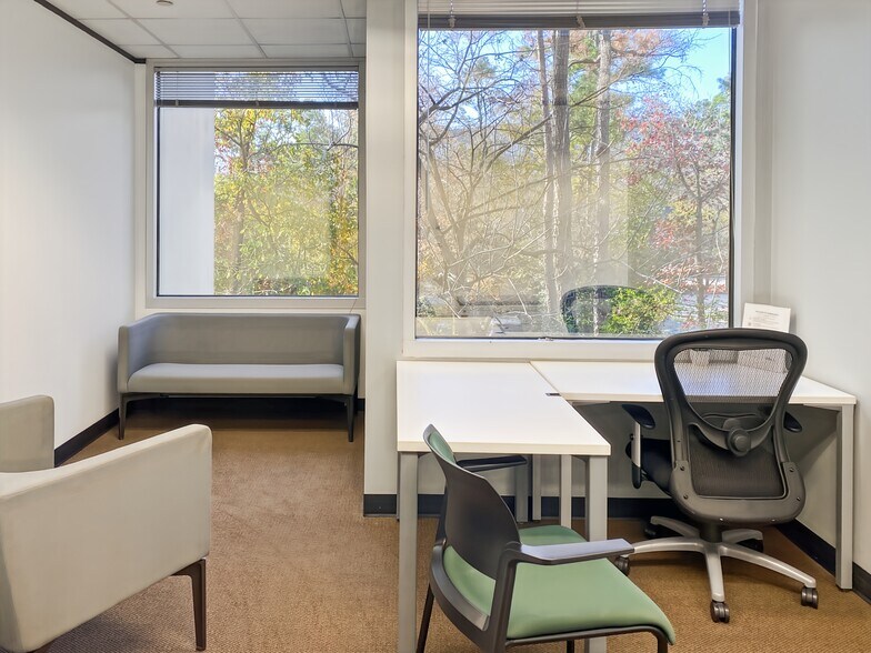 More Photos Of 2002 Timberloch Pl, The Woodlands Coworking Space