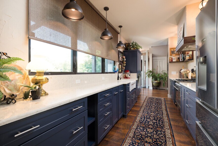 More Photos Of 504 Tivy St, Kerrville Flex For Sale