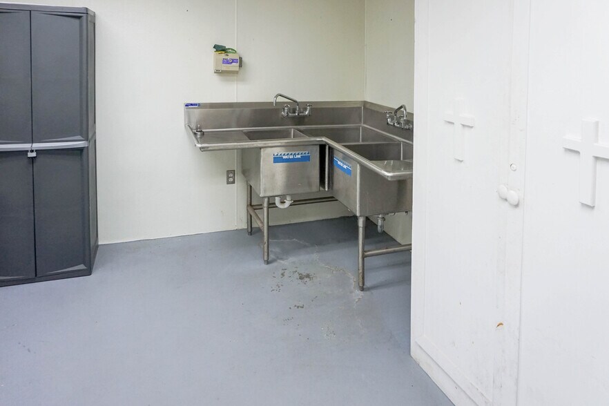 More Photos Of 1701 Martin Springs Dr, Rolla Freestanding For Sale