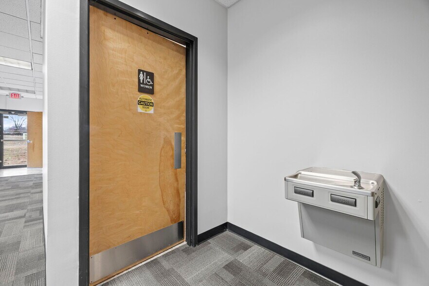 More Photos Of 4240 S Lees Summit Rd, Independence Office For Lease