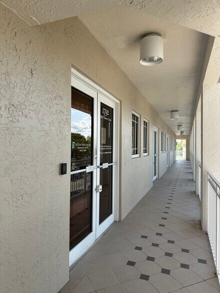 More Photos Of 1675 Market St, Weston Unknown For Lease