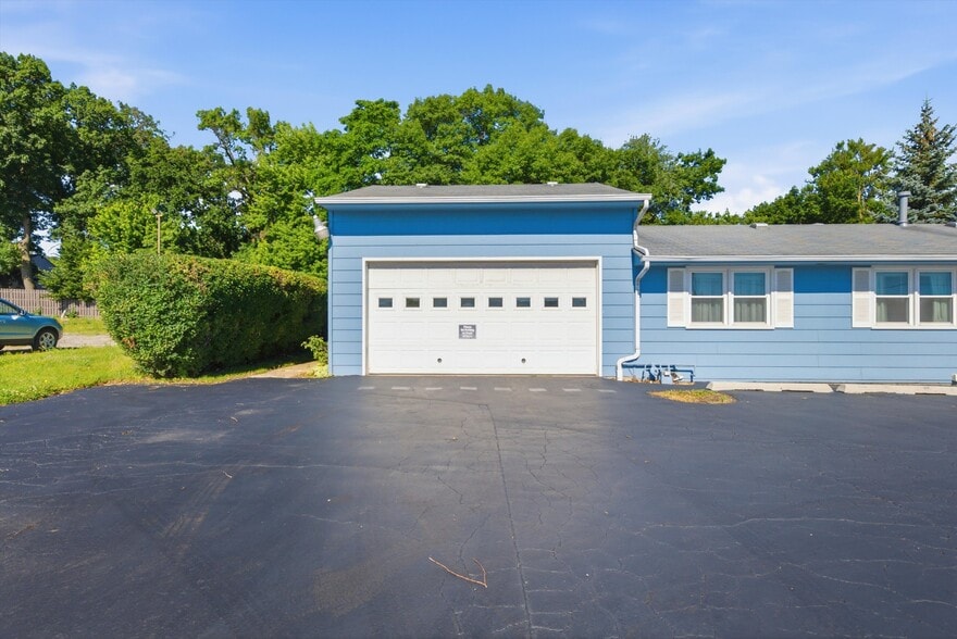 More Photos Of 34112 N Barron Blvd, Grayslake Flex For Sale