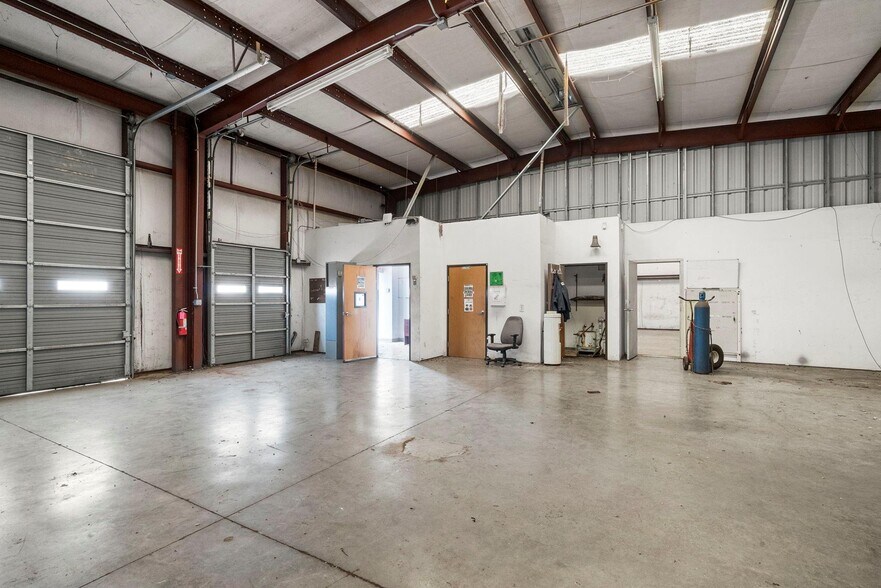 More Photos Of 240 Exchange St, Burleson Auto Dealership For Sale